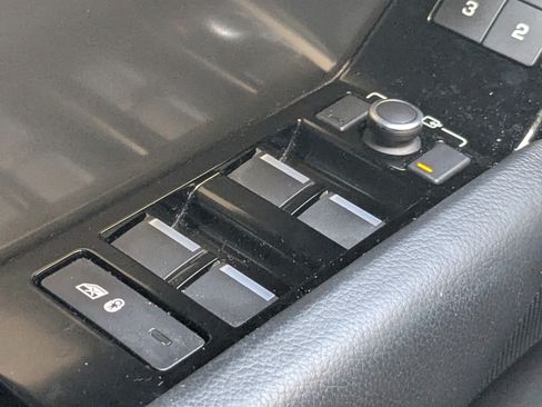 Used 2019 Land Rover Range Rover Velar S AWD/4WD image 18