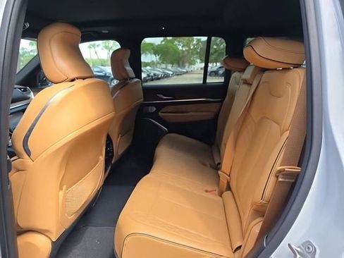 Used 2023 Jeep Grand Cherokee Summit image 11
