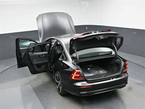 Used 2024 Volvo S60 B5 Plus image 48