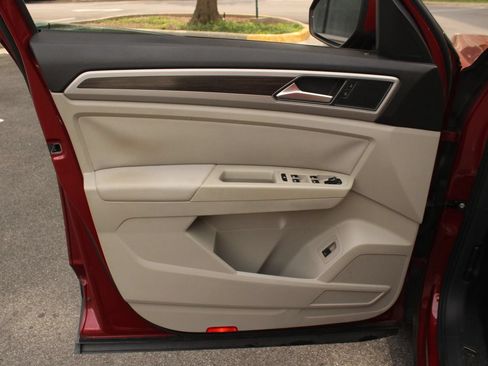 Used 2018 Volkswagen Atlas SEL FWD image 14