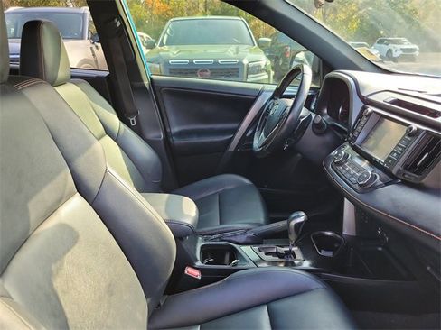 Used 2017 Toyota RAV4 SE image 35