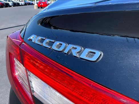Used 2018 Honda Accord EX image 9