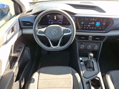 Certified 2022 Volkswagen Taos SE FWD image 11