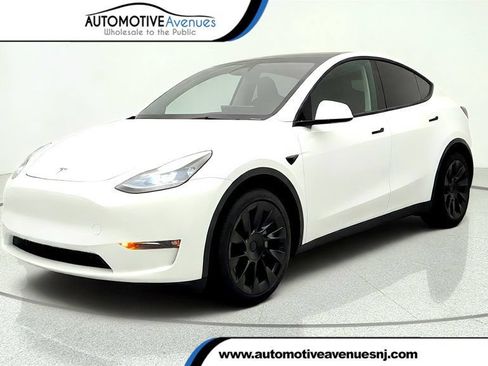 Used 2023 Tesla Model Y Long Range AWD/4WD image 1