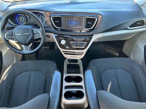 Used 2023 Chrysler Voyager LX FWD image 13