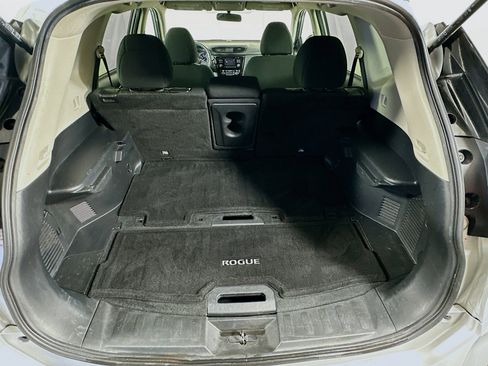 Used 2017 Nissan Rogue SV image 26