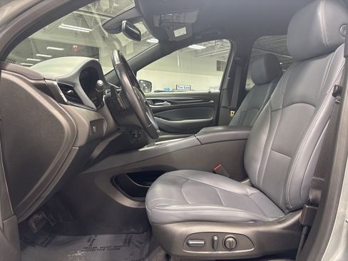 Used 2024 Buick Enclave Essence w/ Sport Touring Edition image 9