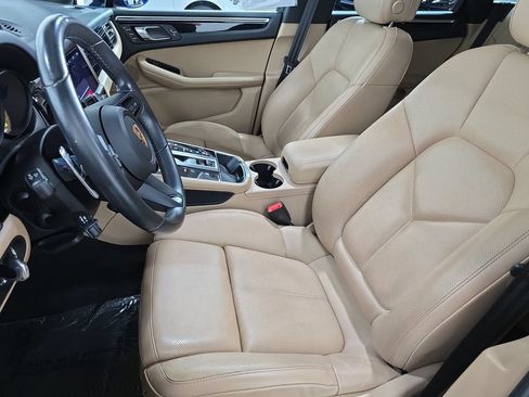 Certified 2024 Porsche Macan w/ Premium Plus Package AWD/4WD image 5