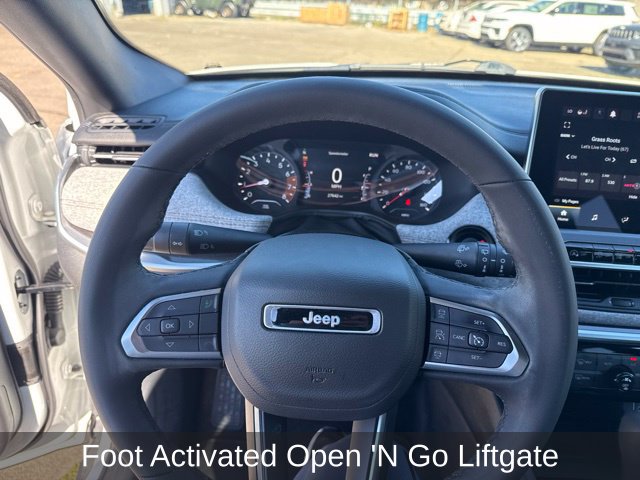 Used 2023 Jeep Compass Latitude AWD/4WD image 15
