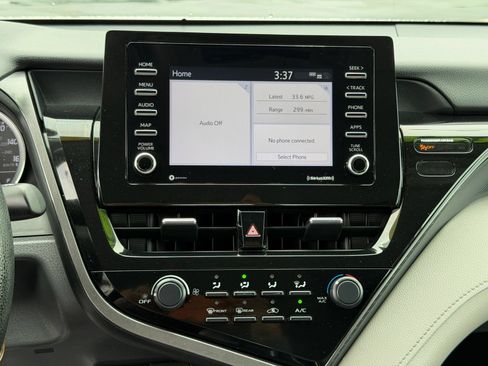 Used 2021 Toyota Camry LE FWD image 20