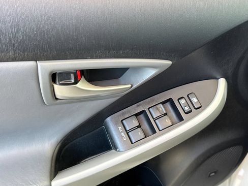 Used 2013 Toyota Prius Five FWD image 12