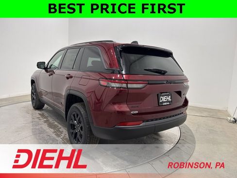 New 2026 Jeep Grand Cherokee Altitude image 5