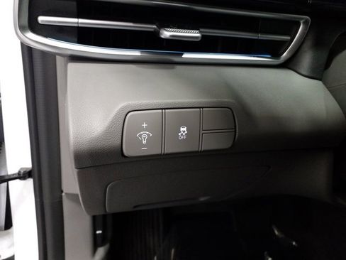 Used 2024 Hyundai Elantra SEL image 12