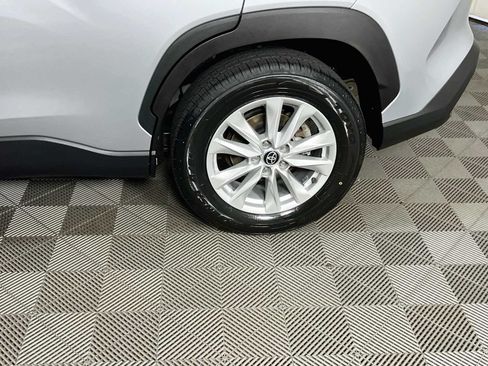 Used 2022 Toyota Corolla Cross LE w/ Moonroof Package AWD/4WD image 31