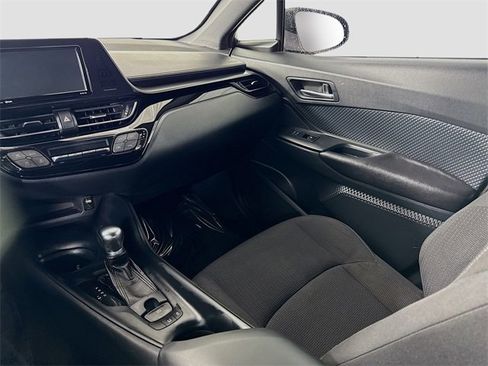 Certified 2018 Toyota C-HR XLE image 22