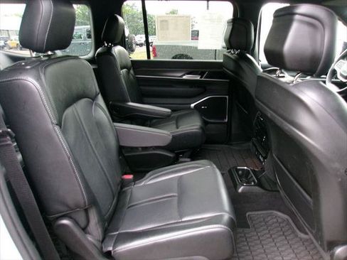 Certified 2024 Jeep Wagoneer Series III AWD/4WD image 10