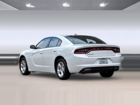 Used 2022 Dodge Charger SXT RWD image 3