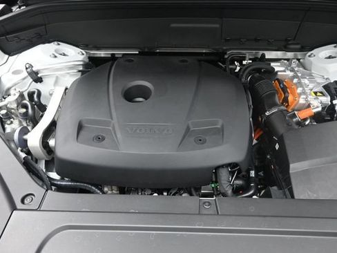 New 2026 Volvo XC90 T8 Plus w/ Protection Package Premier AWD/4WD image 32