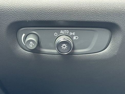 Used 2023 Chevrolet Traverse RS FWD image 34