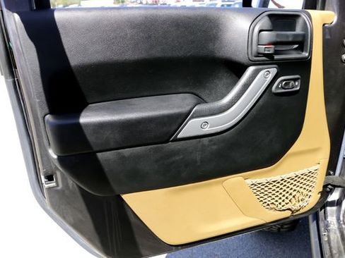 Used 2017 Jeep Wrangler Unlimited Rubicon w/ Connectivity Group image 22