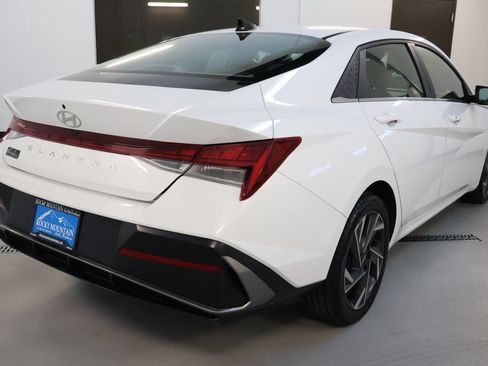 Used 2025 Hyundai Elantra SEL FWD image 7