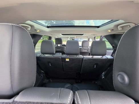 Used 2022 Land Rover Discovery S AWD/4WD image 14