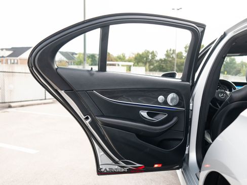 Used 2017 Mercedes-Benz E 300 4MATIC image 43