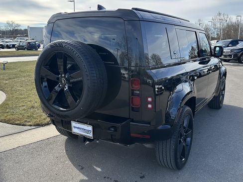 Used 2024 Land Rover Defender 110 X-Dynamic SE image 10