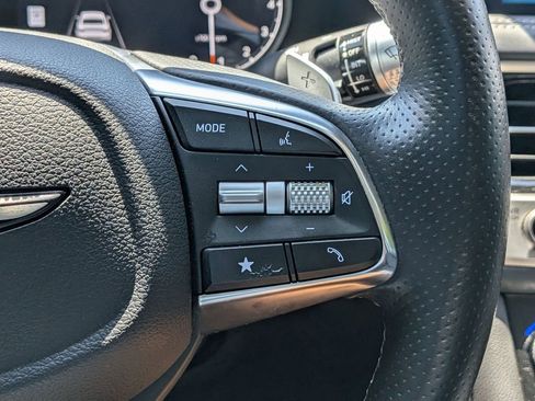 Used 2025 Genesis G70 2.5T RWD image 18