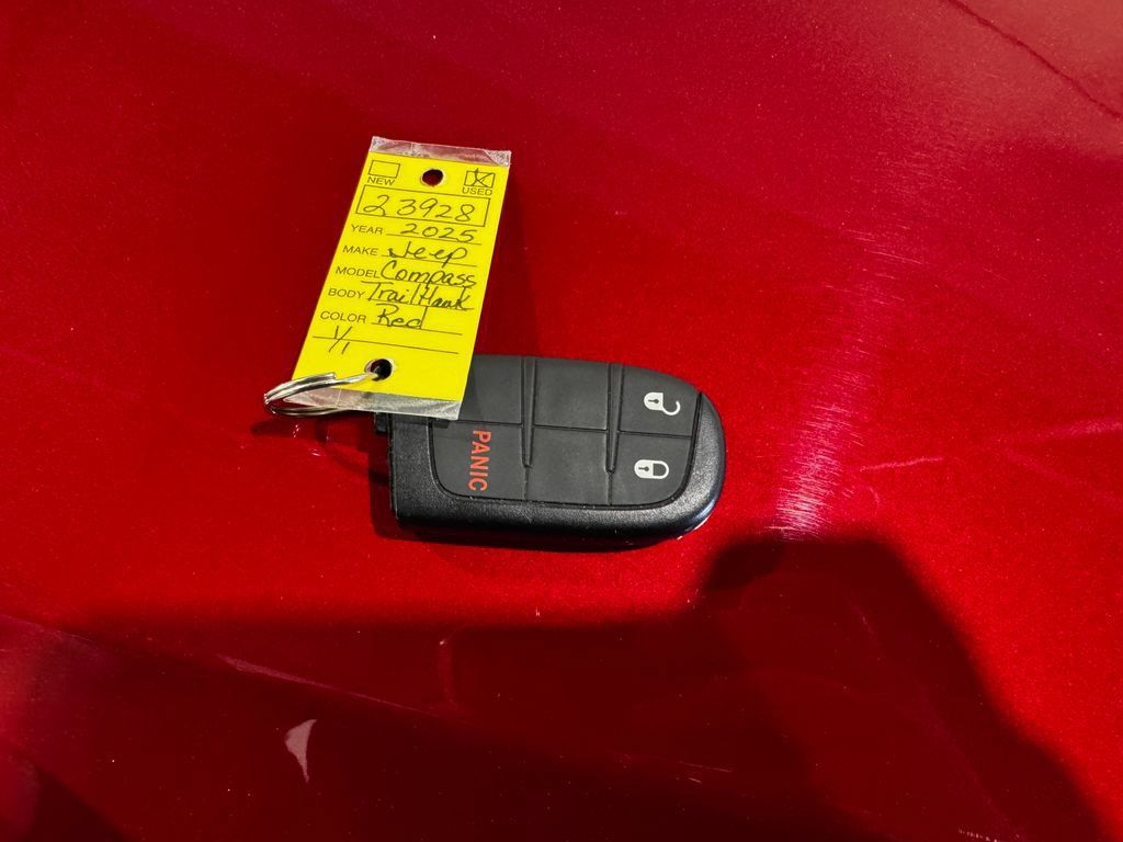Used 2025 Jeep Compass Trailhawk AWD/4WD image 45