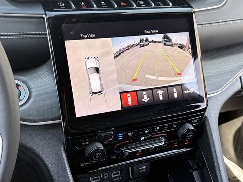 Used 2024 Jeep Grand Cherokee Limited w/ Luxury Tech Group II RWD image 28