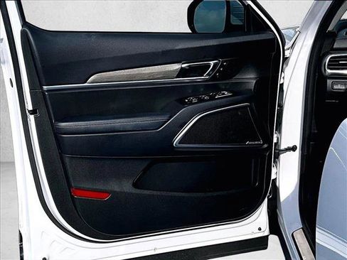 Used 2022 Kia Telluride SX w/ Towing Package FWD image 18