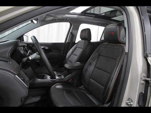 Certified 2023 GMC Terrain AT4 w/ Infotainment Package II AWD/4WD image 5