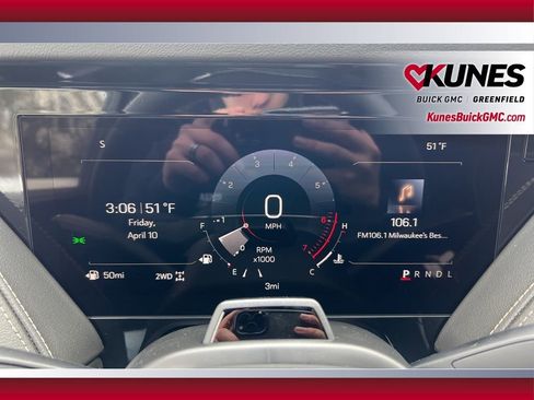 New 2026 GMC Yukon XL Elevation image 16