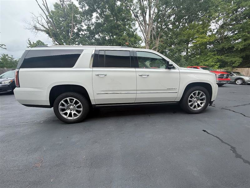 Used 2017 GMC Yukon XL Denali AWD/4WD image 6