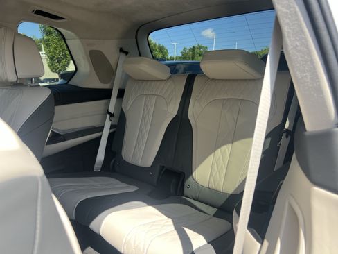 Used 2024 BMW X7 xDrive40i w/ M Sport Package AWD/4WD image 35