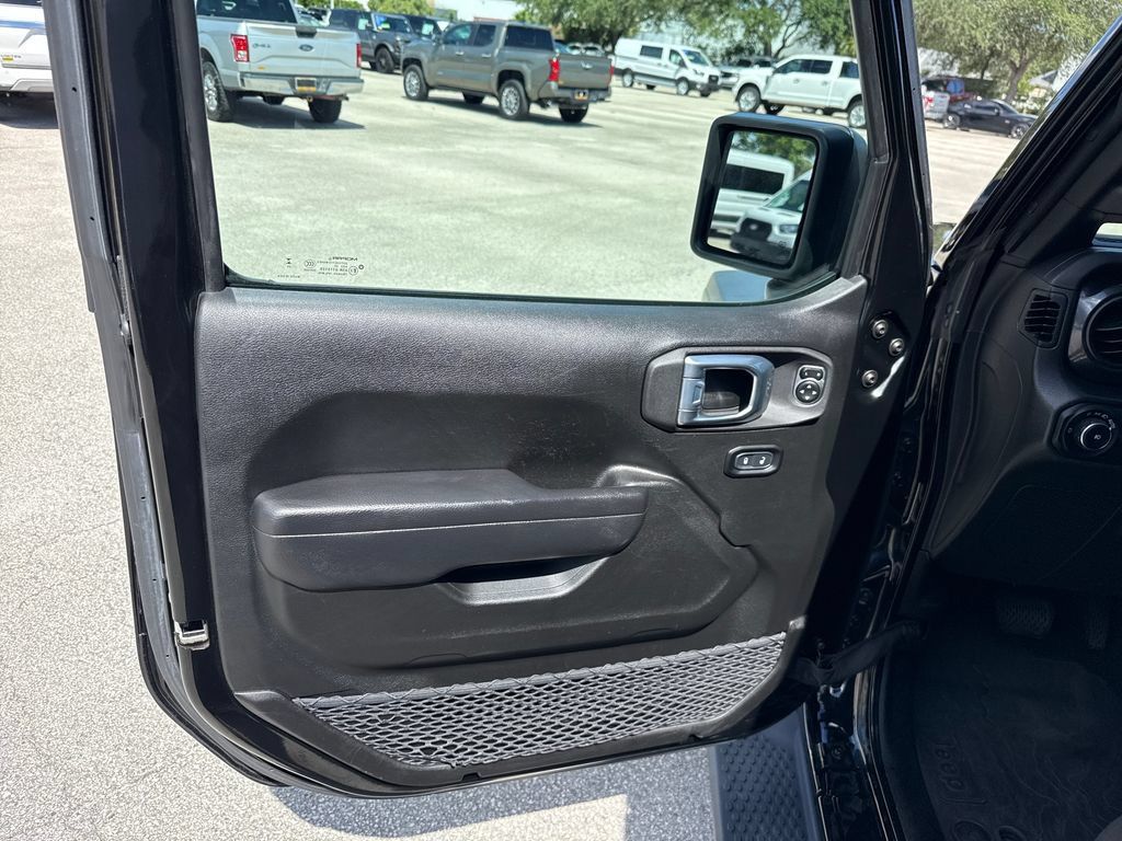 Used 2023 Jeep Wrangler Unlimited Sport AWD/4WD image 13