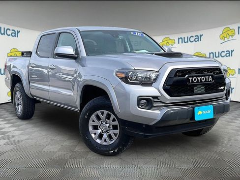 Used 2018 Toyota Tacoma SR5 AWD/4WD image 1