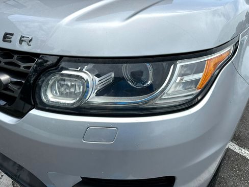 Used 2016 Land Rover Range Rover Sport SE image 11