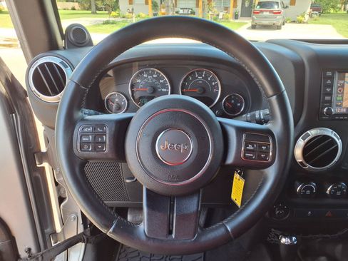 Used 2013 Jeep Wrangler Rubicon w/ PWR Convenience Group AWD/4WD image 21