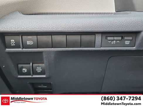 Used 2022 Toyota Sienna LE AWD/4WD image 18
