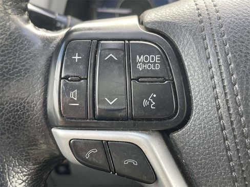 Used 2018 Toyota Sienna XLE image 25