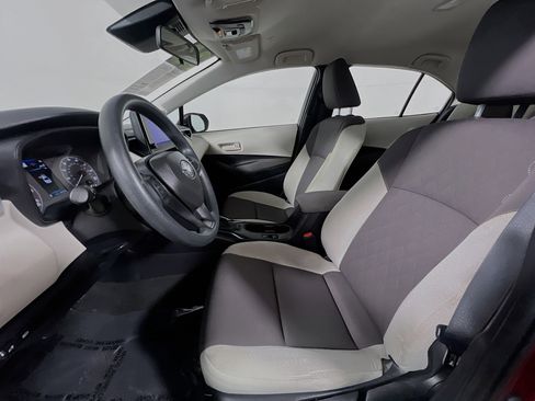 Used 2025 Toyota Corolla LE FWD image 15