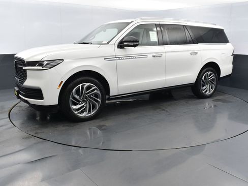 New 2025 Lincoln Navigator L Reserve image 5