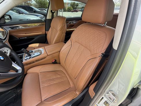 Used 2017 BMW 750i image 22