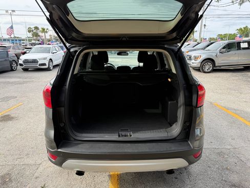 Used 2019 Ford Escape SE image 7
