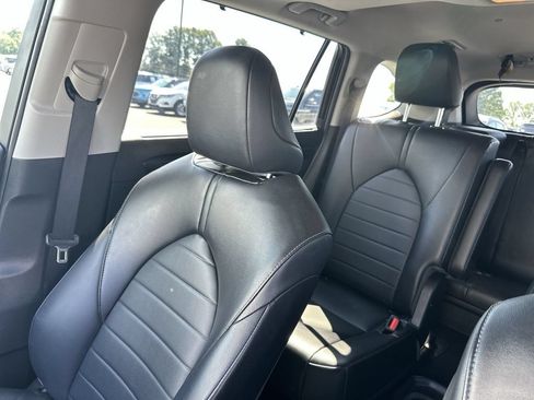 Used 2022 Toyota Highlander XLE AWD/4WD image 12