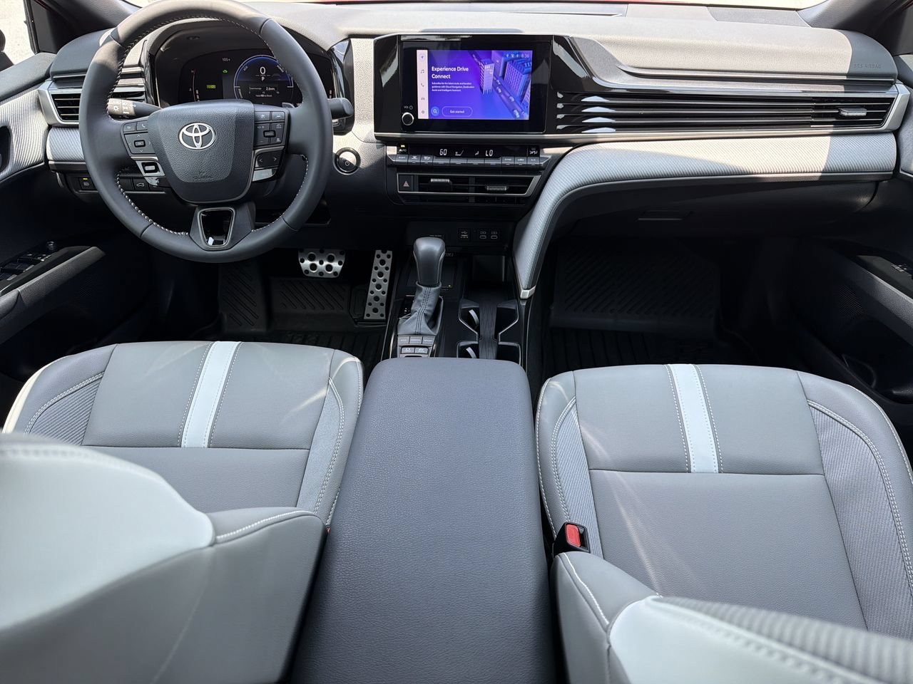 Used 2026 Toyota Camry Hybrid FWD image 12