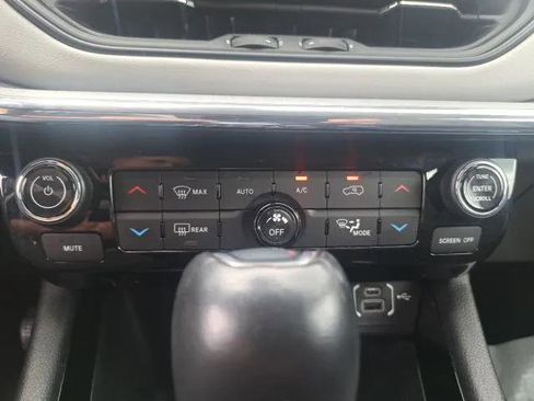 Certified 2022 Jeep Compass Limited image 17