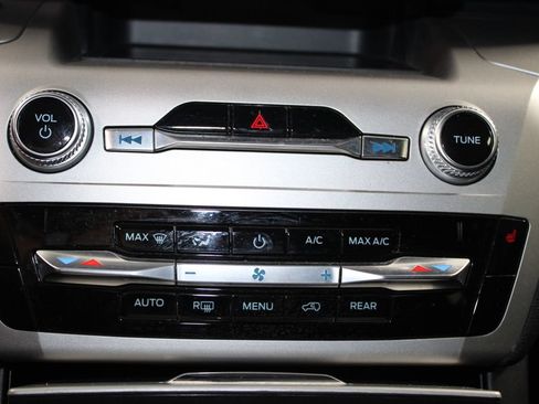 Used 2021 Ford Explorer XLT RWD image 47
